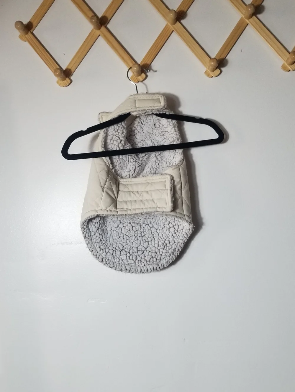 FREE COUNTRY DOG CREAM QUILTED WITH SHERPA COAT SIZE SMALL (RUNS LARGER)